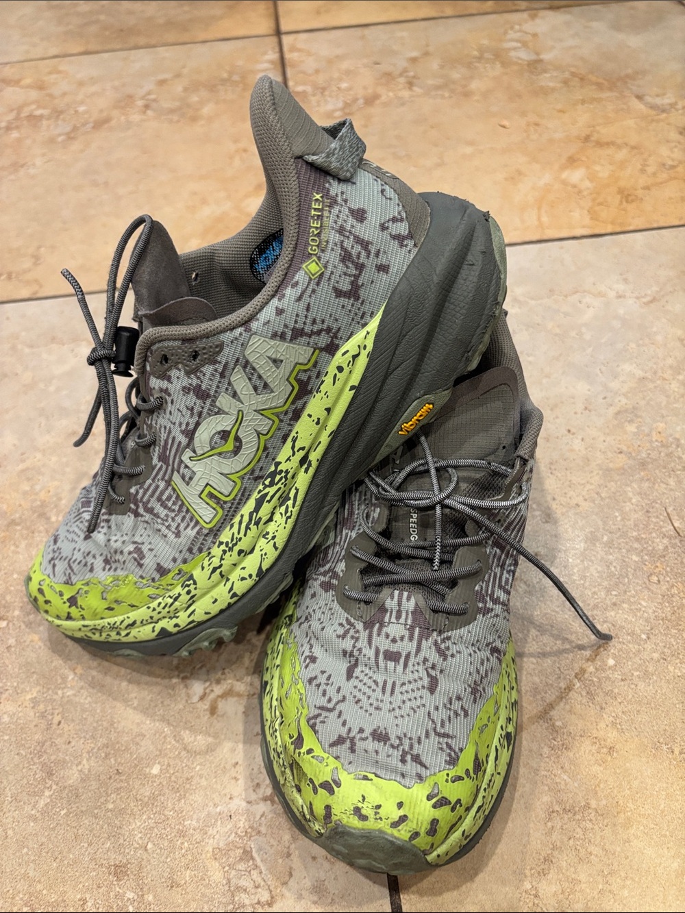 Hoka Speedgoat 6 GTX Vibram trail Running Shoes in Gray & Neon Green size 7.5 D
